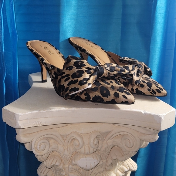 J Renee Leopard Bow Mules - Picture 4 of 4